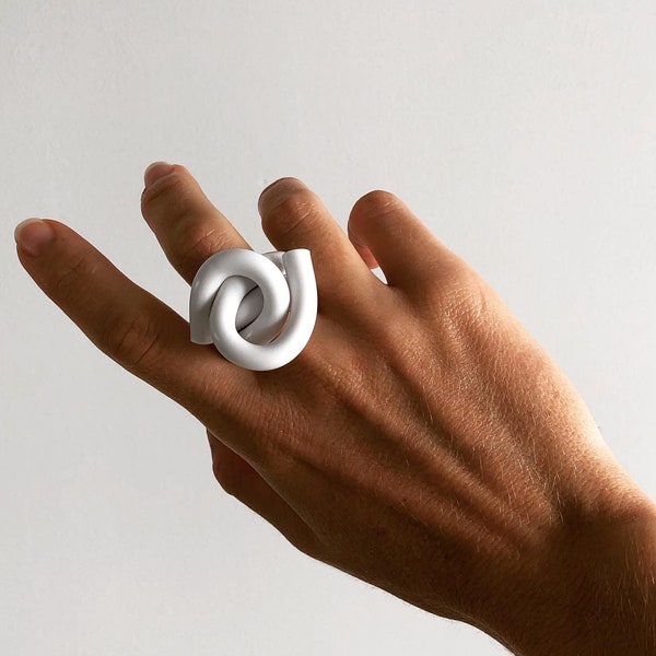 CLOUD KNOT RING, Acrylic Ring, Acrylic Knot Ring, Statement Ring, White Ring, Contemporary Ring, White Ring, White Acrylic Ring, Art ring