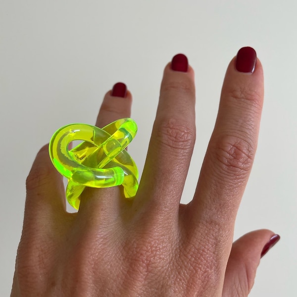 Pisces RING, Acrylic Ring, Knot Ring, Statement Ring, Wearable Art, Contemporary Ring, Lucite Ring, Green Ring, Zodiac Ring, Ring