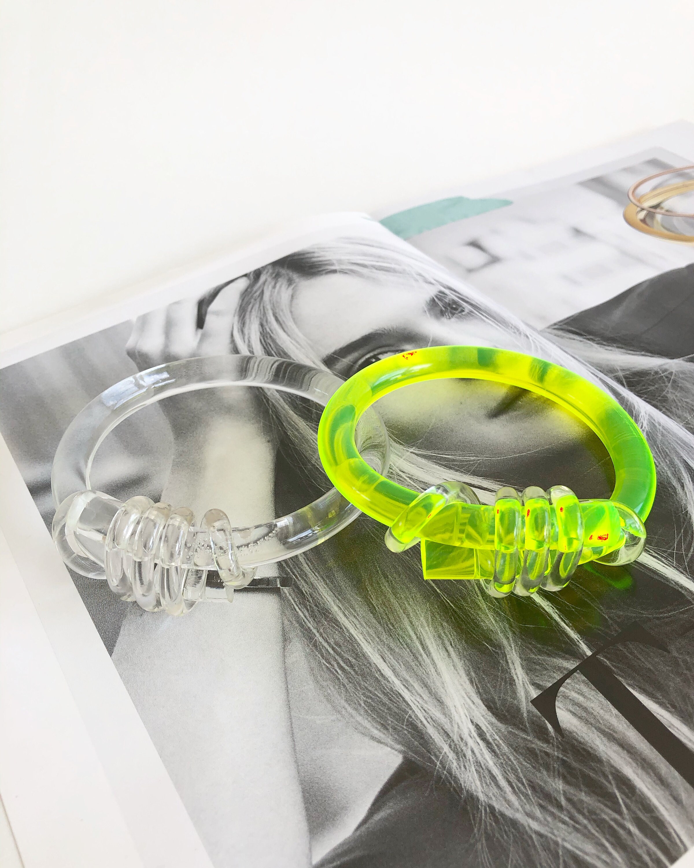 Handcrafted THIN KNOT Lucite Bangle: Clear Acrylic Bracelet 