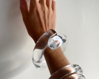 Extra Large BRACELET, Knot Bracelet, Lucite Bracelet, Lucite Bangle, Acrylic Bracelet, Acrylic Bangle, Clear Bracelet, Transparent Bracelet