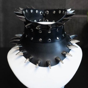 Gummi Korsett Halsband mit Krallen