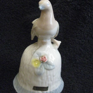 White Dove Porcelain Bell Vintage Collectible Tiny Town Hot Springs, Ark 4 1/2 Inches CL11-2