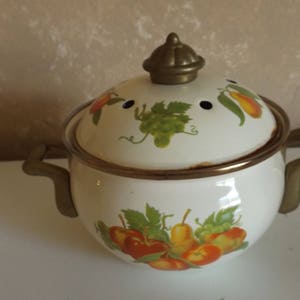 Collectible Fruit Design  Enamelware Casserole Pot  W Lid 5 1/2 x 3 1/4  CL15-2