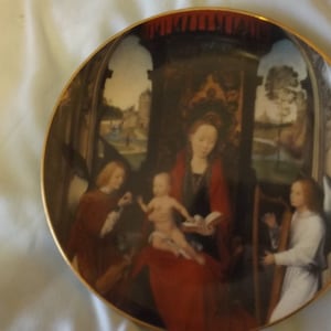1987 Christmas  Madonna and Child with Angels Collector Plate CL35-1