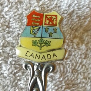 Collector Souvenir Spoon Canada Cardinal 5 1/4&quot;  SP255
