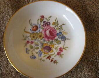 Avon 1982 Royal Worcester English Porcelain Trinket Nut Candy Dish CL16-36