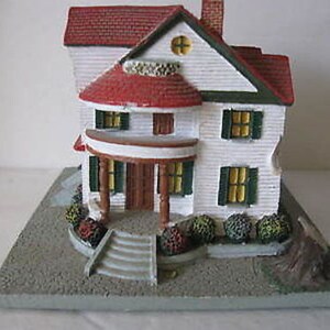 Santa&#39;s Best Christmas New England House1995 Hand Painted CL7-37