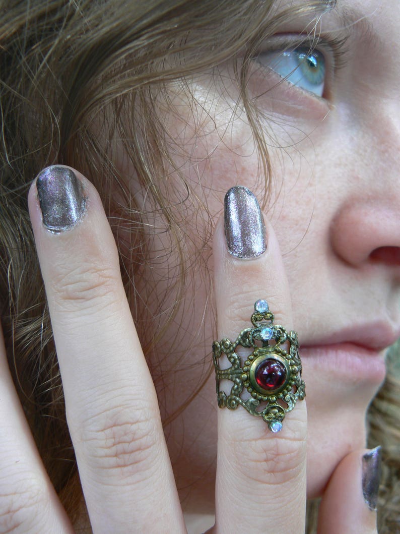 garnet midi ring,gothic midi ring,vampire knuckle ring,witch claw ring,red,festival,cosplay,pagan,goddess,bohemian,Renaissance,steampunk