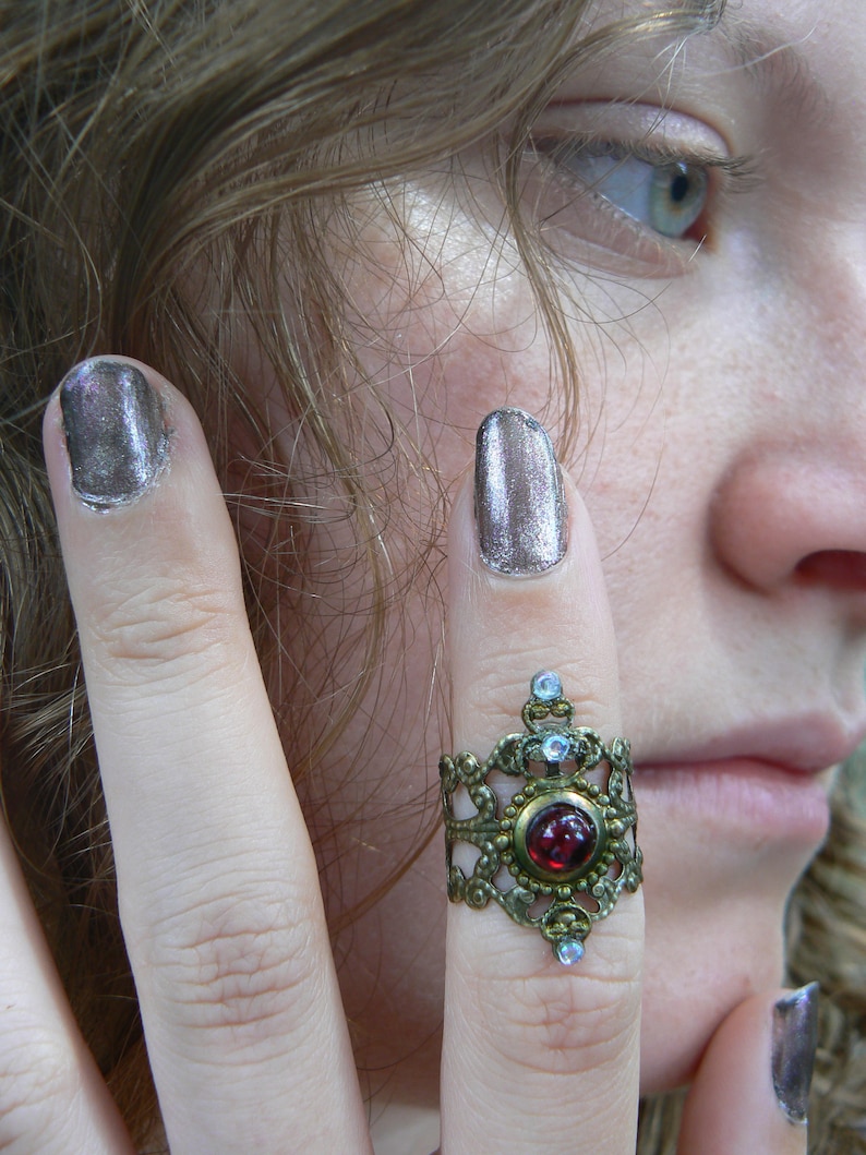 garnet midi ring,gothic midi ring,vampire knuckle ring,witch claw ring,red,festival,cosplay,pagan,goddess,bohemian,Renaissance,steampunk