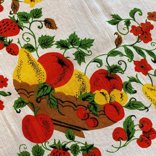 NoS Vintage Tablecloth COLORFUL FRUIT Apples Oranges Pears Berries Cherries Holiday Cottagecore Midcentury MCM Mint Pristine Unused Rare