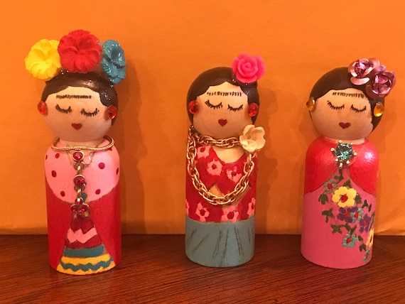 frida kokeshi doll