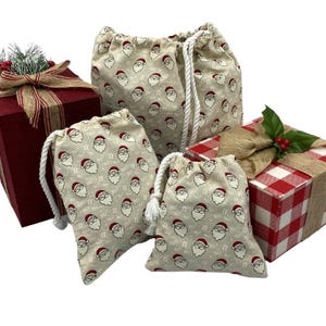 Reusable Fabric Christmas Gift Bags – Eco-Friendly Drawstring Pouches in Festive Patterns – Sustainable Holiday Wrapping