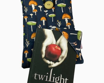 Zestaw prezentowy z okładką na książkę „Grzyby” i zakładką, pikowana, wyściełana okładka Kindle i narożna zakładka, zestaw Cottagecore Woodland Reader