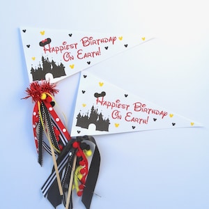 ASSEMBLATO Gagliardetto bandiera ispirato al mouse Disney