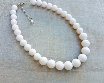 Collier blanc simple, bijoux blancs, cadeau pour femme, cadeau pour soeur, pour mère, cadeau d'anniversaire, collier blanc