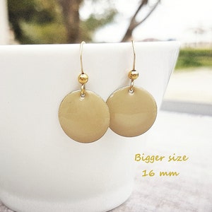 Disc elegant beige taupe earrings,Circle dainty earrings,Enamel disc jewelry,Taupe earrings,Taupe jewelry,Enamel jewelry,Chic earrings