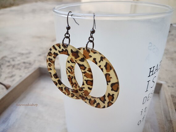 Orecchini a cerchio con stampa leopardata vintage leopardata