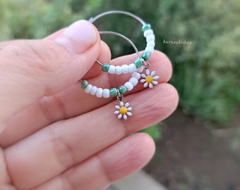 Daisy flower beaded earrings,Flower hoop earrings gift for her,Beaded hoop green and white flower earrings, Gift for girls