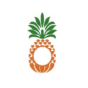 Puede incluir: Un diseño de bordado en forma de piña con un círculo en el centro para un monograma. La piña es naranja y las hojas son verdes.
