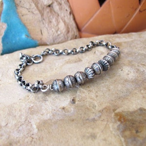 Navajo pearls bracelet, vintage handmade bench bead layering chain, western southwestern minimalist jewelry
