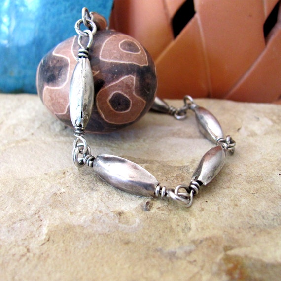 Native American Exquisite Vintage Southwest Gaspeite Sterling Silver Link Clasp Bracelet Native American Exquisite Vintage Southwest Gaspeite Sterling Silver Link Clasp Bracelet