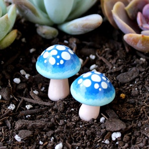 Fairy Garden Mushroom (Set of 2) - Terrarium Decor - Fairy Garden Accessories - Fairy Garden Stakes
