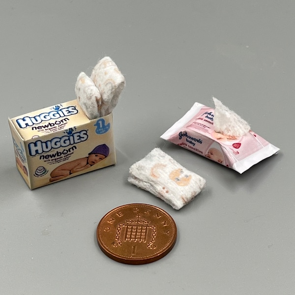 Baby Huggies nappies + one loose nappy + Johnsons wet wipes Dolls house miniature 1:12 scale