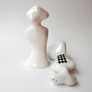 Salt and Pepper Shakers, Black and White, Porcelain, Ceramics and Pottery, Handmade Gift, Serveware, Table Decor zdjęcie 4