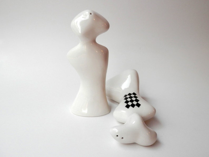 Salt and Pepper Shakers, Black and White, Porcelain, Ceramics and Pottery, Handmade Gift, Serveware, Table Decor zdjęcie 4