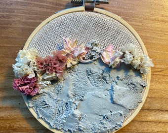 Nachgiebig - Blumen Wandkunst aus Beton
