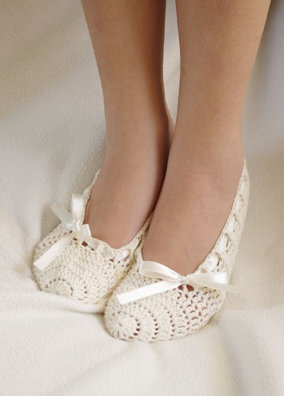 DANCING SHOES! Slippers for our guest personalised with JP on them! | Dancing shoes wedding 