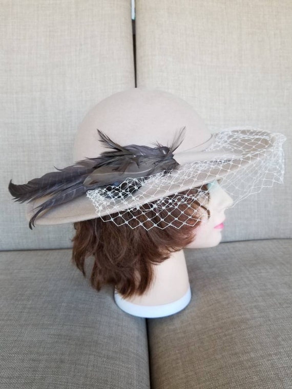 Women's Veiled Beige Wool Broad Brimmed Felt Hat "