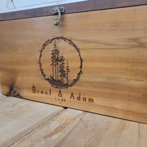Boîte pour cartes de mariage en pin rustique – Souvenir forestier personnalisé