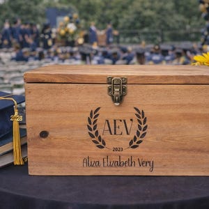 Boîte souvenir de remise des diplômes rustique en bois personnalisée pour cartes et lettres, cadeau pour senior