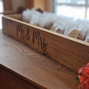 Personalized Wedding Cookie Display Box - Rustic Wood Tray immagine 6