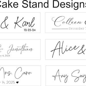 Puede incluir: Dise&ntilde;os de soportes para pasteles con nombres y fechas en escritura elegante. Los dise&ntilde;os incluyen nombres como Adele & Karl, Colleen & Travis, Sarah & Jonathan, Alice & Peter, Mr. & Mrs. Carr y "Any Saying Line."