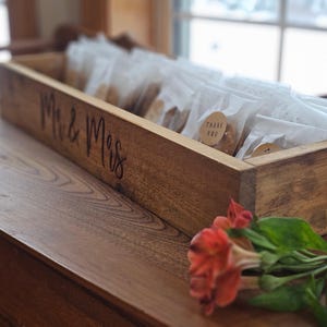 Personalized Wedding Cookie Display Box - Rustic Wood Tray immagine 5