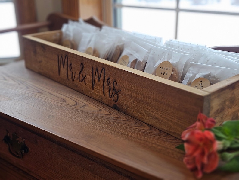 Personalized Wedding Cookie Display Box - Rustic Wood Tray immagine 7