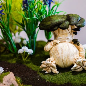 Beeldje Bruno de slaperige oesterzwam Piltz Kabouterpaddenstoel