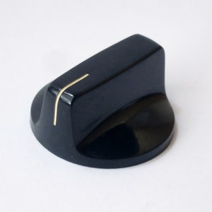 Dakaware Bakelite &quot;stove&quot; radio knob - new old stock - 1950&#39;s