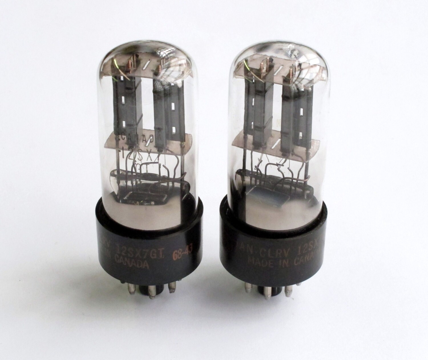 OLD VINTAGE VACUUM RADIO TUBE SYLVANIA 76 TESTED RADIO TUBE