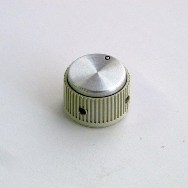 set of 4 white and silver radio knobs