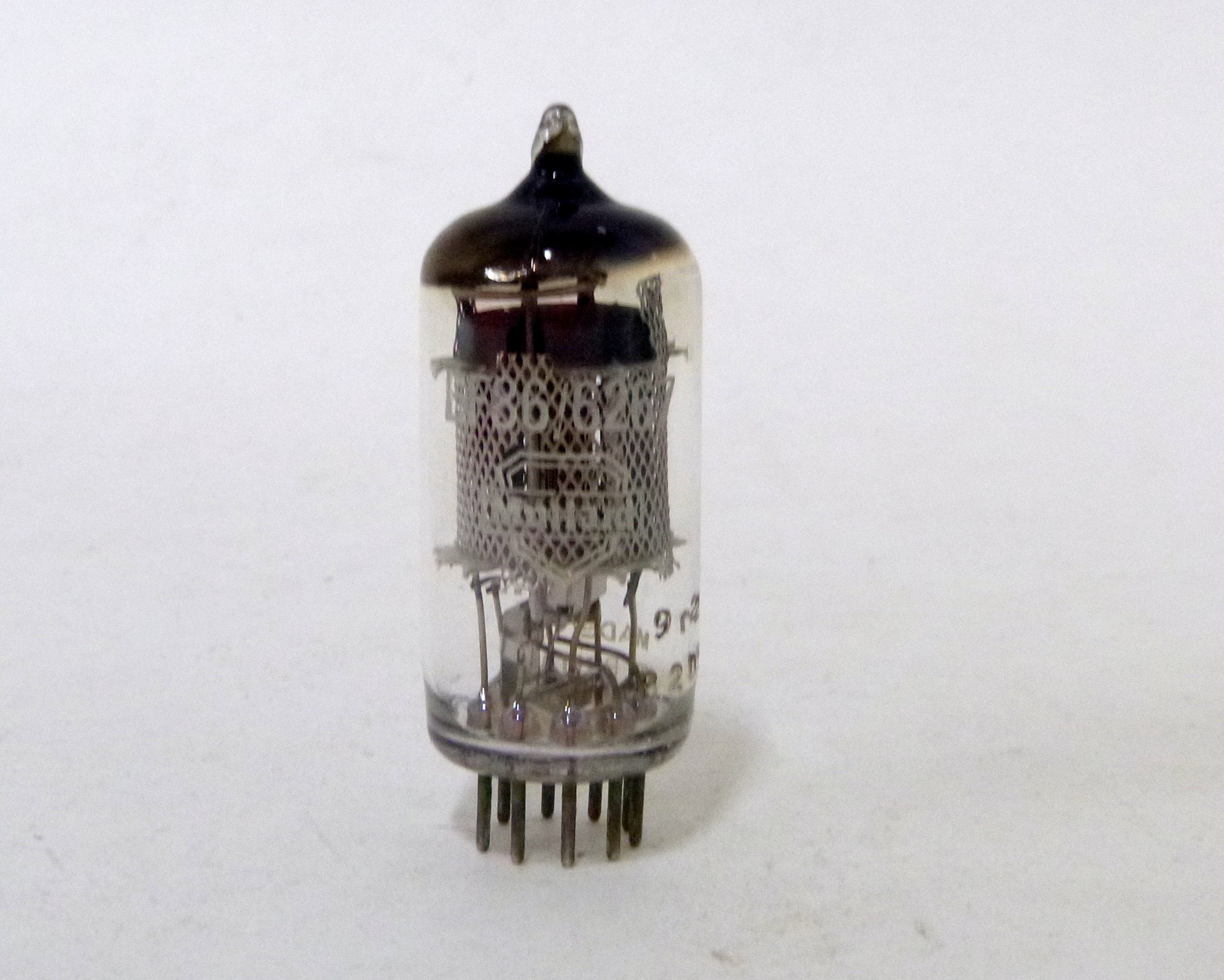 Mullard EF86 / 6267 Vacuum Tube - Mesh Plate - Shield Logo Mullard EF86 / 6267 Vacuum Tube - Mesh Plate - Shield Logo