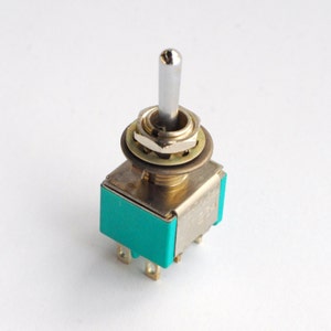 Miniaturowe przełączniki chwilowe JBT JMT-234 DPDT - bardzo kompaktowe przełączniki elektryczne
