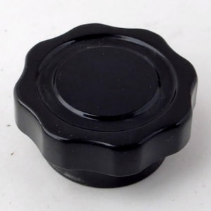 Kurz Kasch fluted Bakelite radio knobs - 1950&#39;s New Old Stock