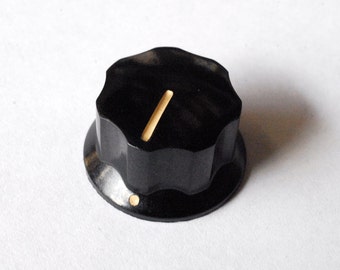 Kurz Kasch mini Bakelite skirted radio knob - new old stock - 3/4" diameter - white pointer - for 1/4" shafts