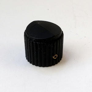 Raytheon control knob 70-1-1G MS91528-1D2B - pristine new old stock - for 1/8&quot; shafts