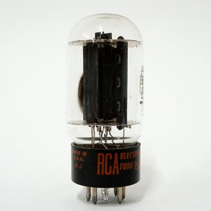 RCA 6L6GC vacuum tube - black plate - very nice but has BROKEN KEY - tests great - 6L6 - please view photos