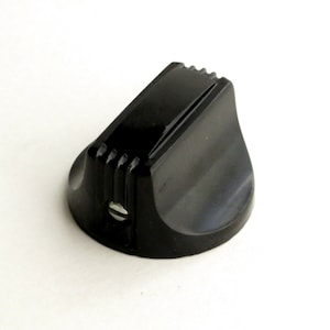 Vintage Bakelite &quot;stove&quot; radio knob - new old stock - 1950&#39;s - with brass insert