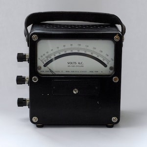 Weston AC voltmeter - Bakelite case - tested